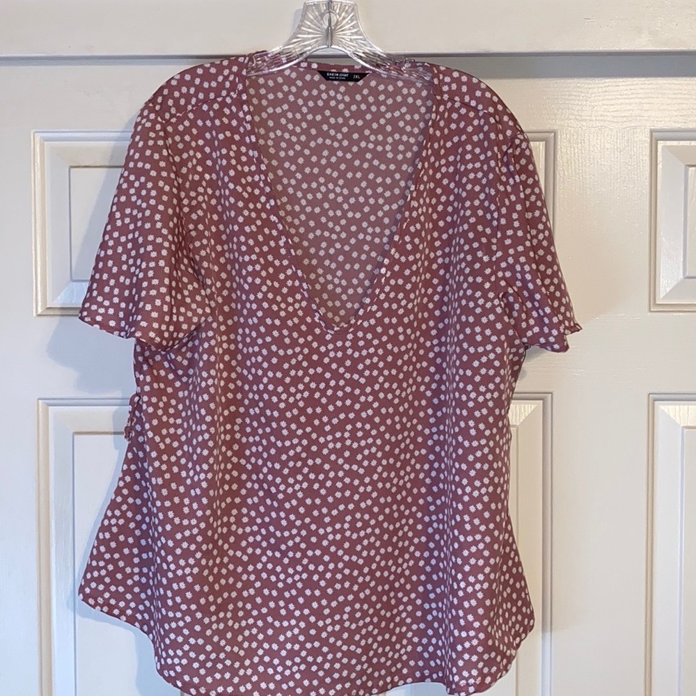 🎉5 for $20🎉 Shein Mauve pink daisy blouse